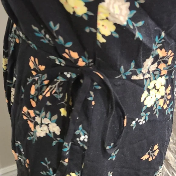 Apricot Floral wrap dress with ruffled front - Picture 6 of 8